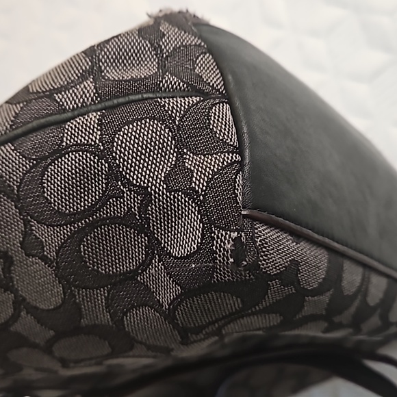 Black coach purse - Picture 6 of 9